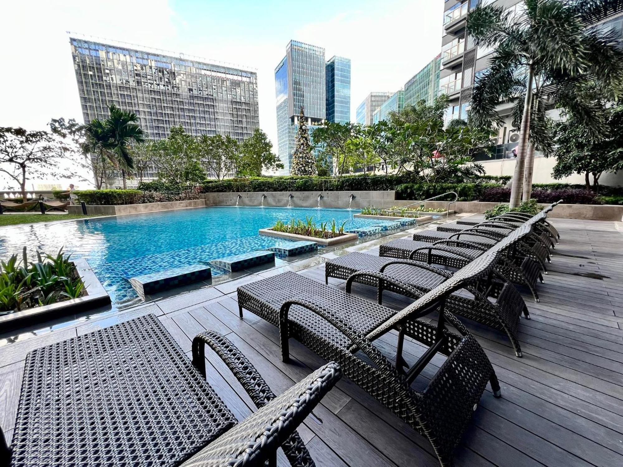 Hotel Vibe Condo At Uptown Parksuites Bgc Тагиг Экстерьер фото