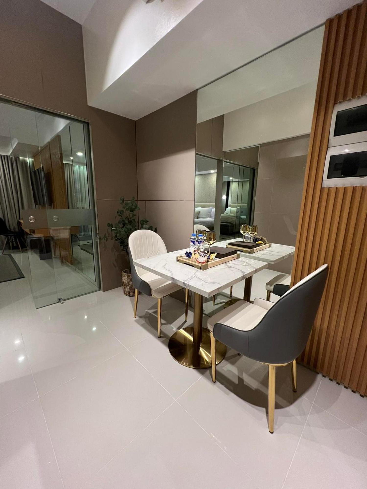 Hotel Vibe Condo At Uptown Parksuites Bgc Тагиг Экстерьер фото